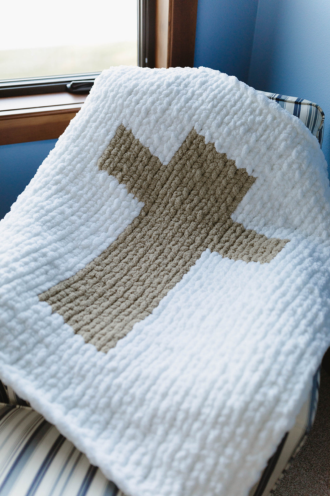 Holy Cross Chunky Knit Blanket